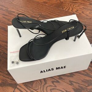 Alias Mae heels. Size 37